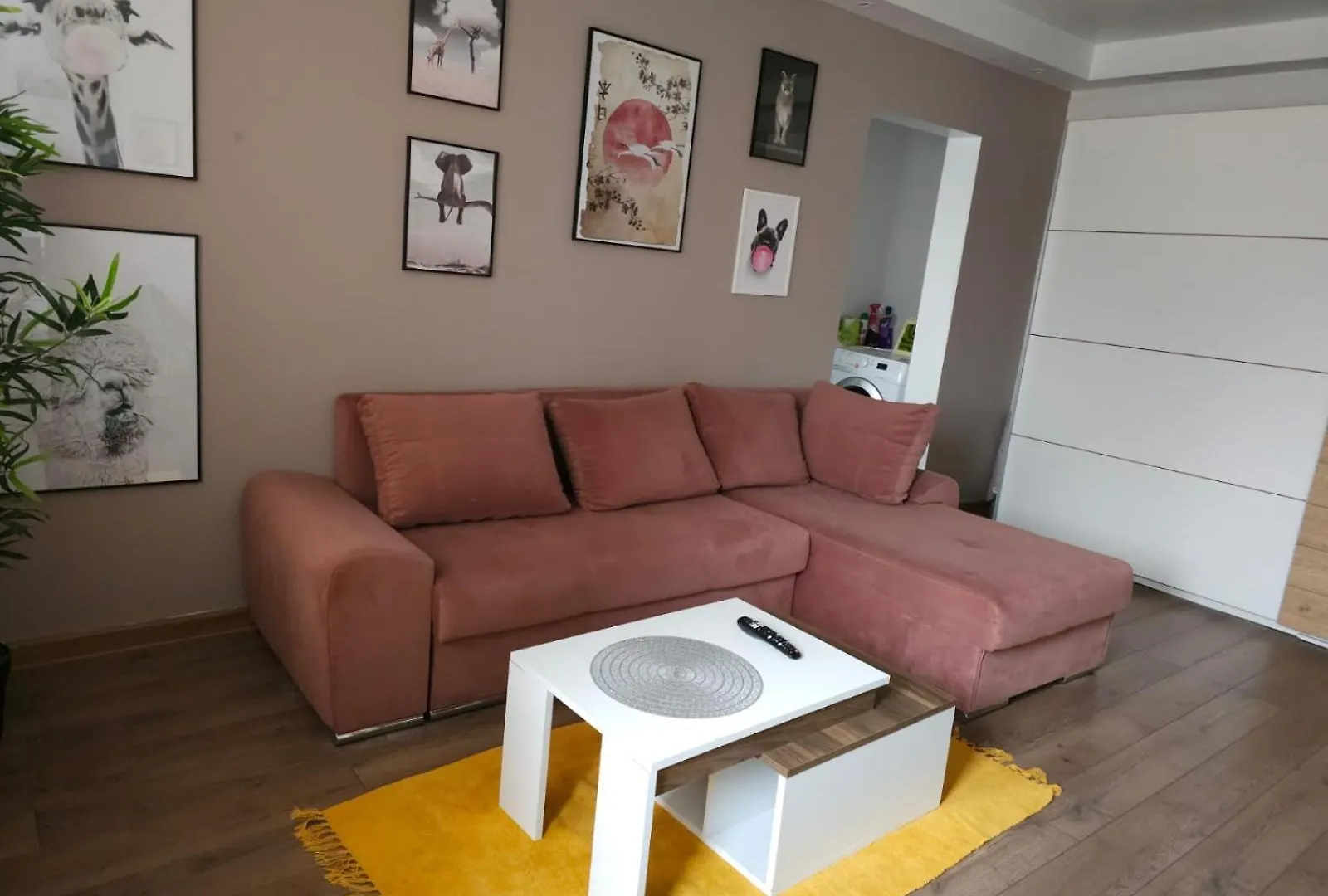 Apartament Near The Park Two Rooms Bucarest